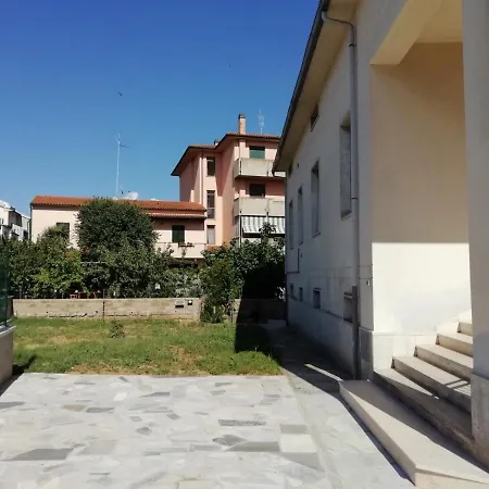 La Lenzerina Casa Indipendente Con Giardino Homestay