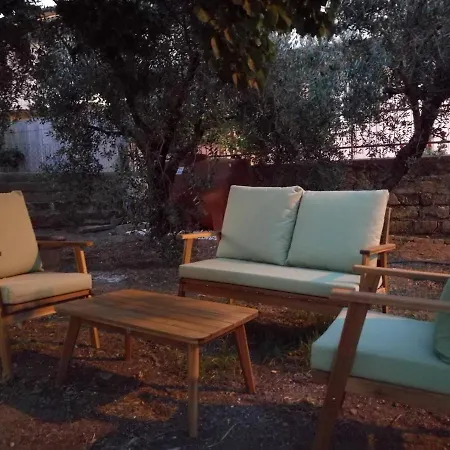 La Lenzerina Casa Indipendente Con Giardino Ubytování v soukromí *