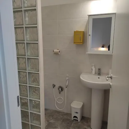 Homestay La Lenzerina Casa Indipendente Con Giardino
