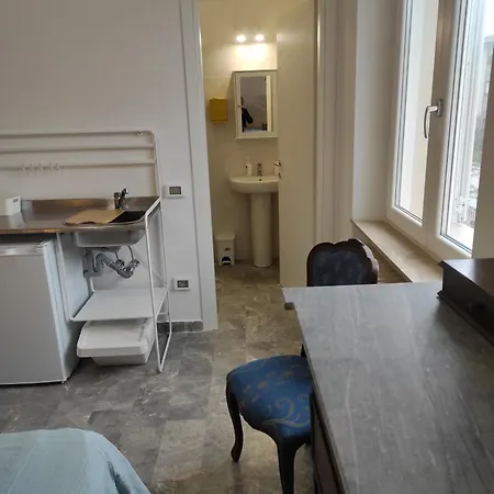 Homestay La Lenzerina Casa Indipendente Con Giardino *