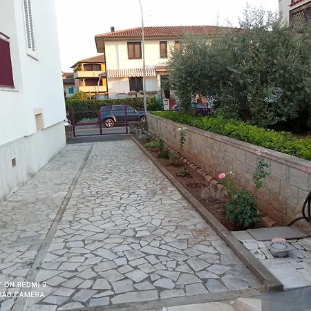 Homestay La Lenzerina Casa Indipendente Con Giardino *